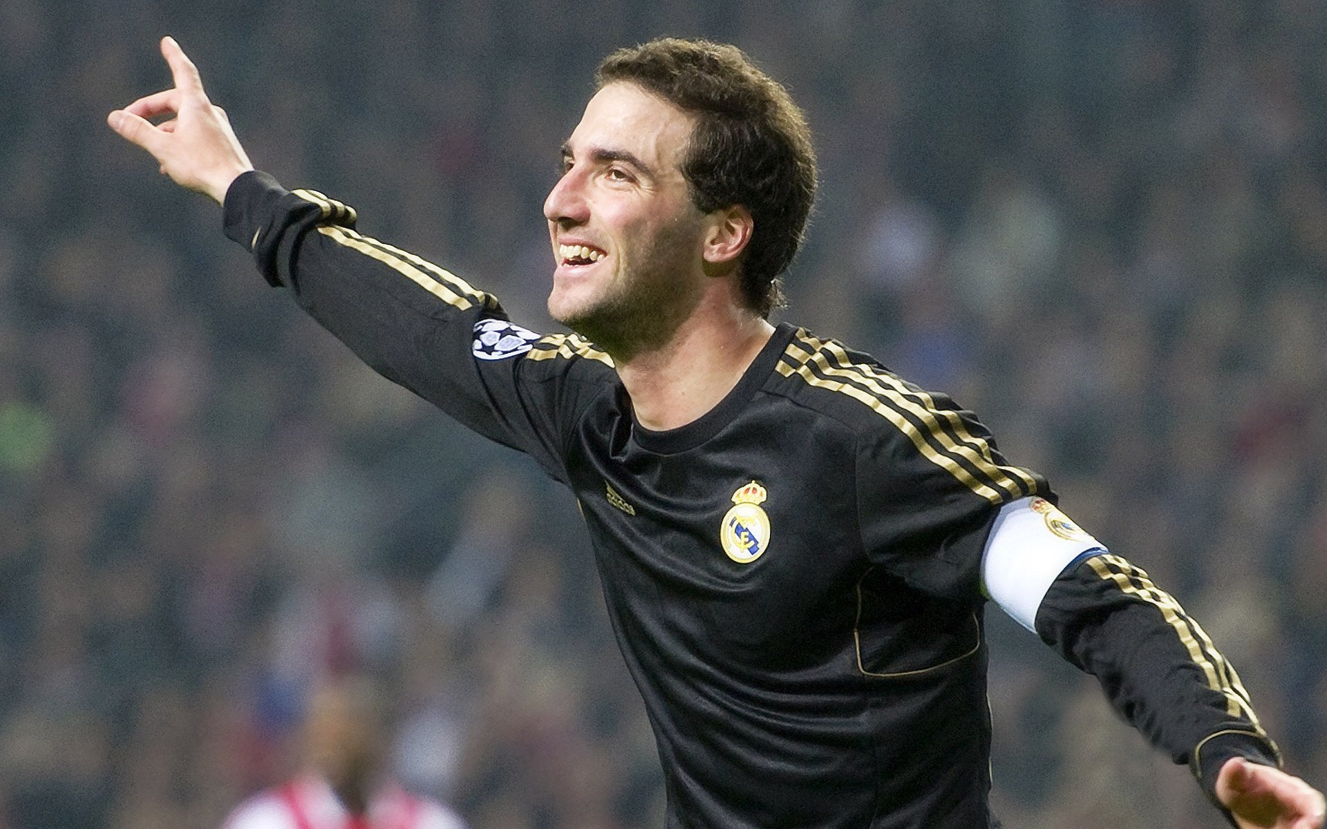 爱游戏中国-莱万多夫斯基连续11场破门，刷新欧洲顶级联赛进球纪录，莱万多夫斯基参加欧洲杯吗