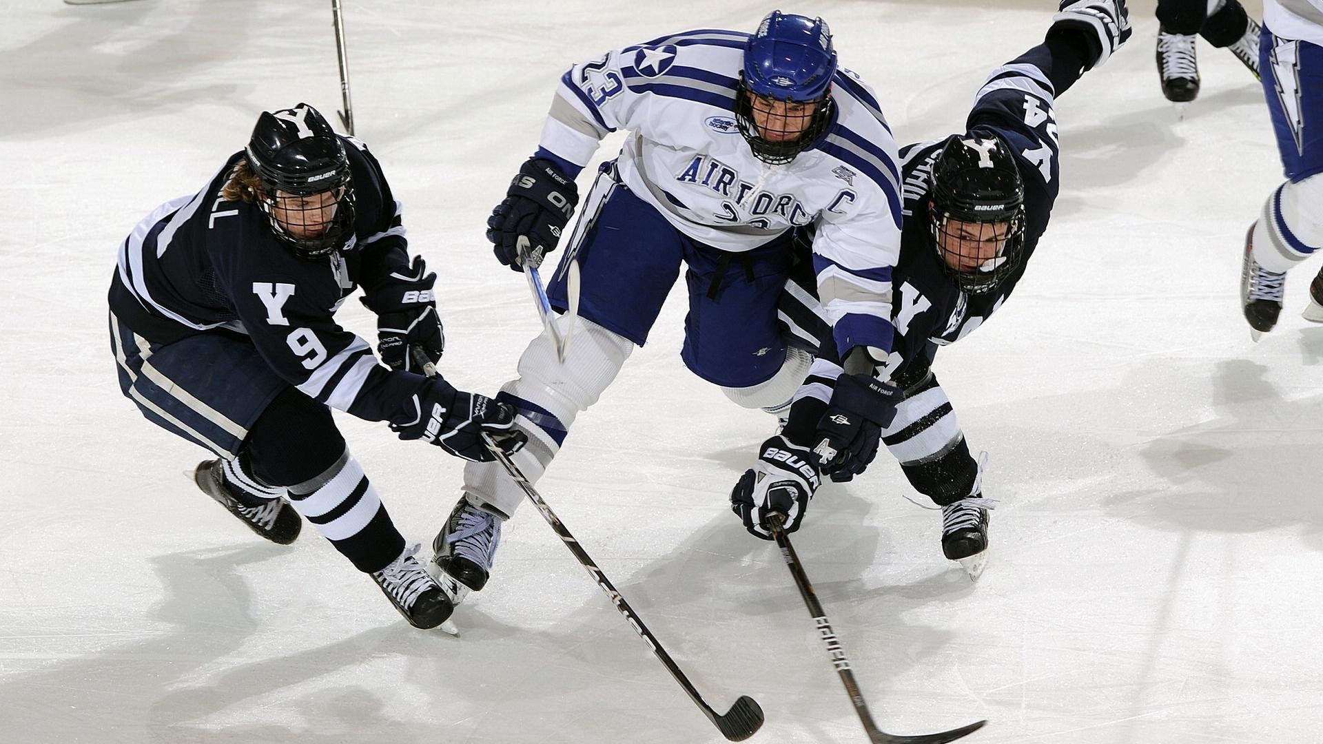 爱游戏电竞-隆戈的橄榄球技巧与强大身体素质，让他成为无可替代的边锋，隆巴尔迪橄榄球教练